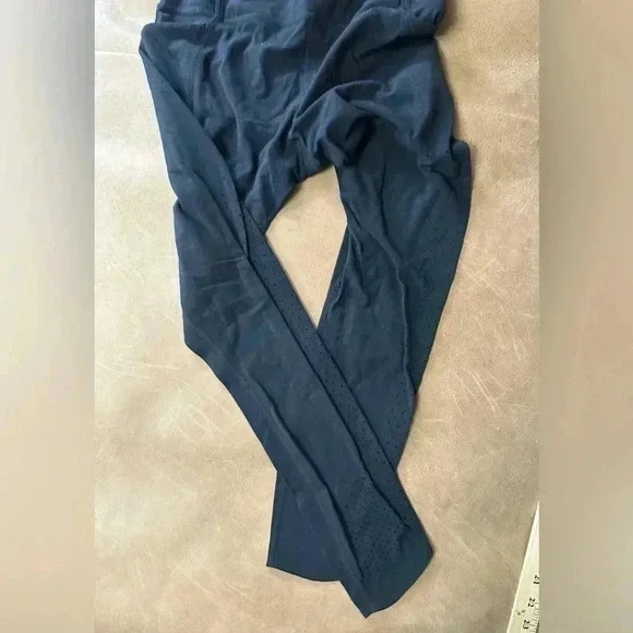 Athleta Black Leggings With Pockets Perforated Bottom Women’s Size Small - Picture 10 of 10